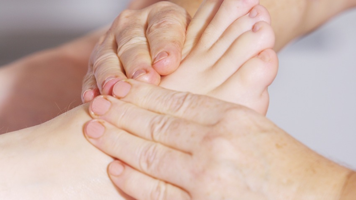 foot massage, foot reflex, foot reflex zones-2133279.jpg